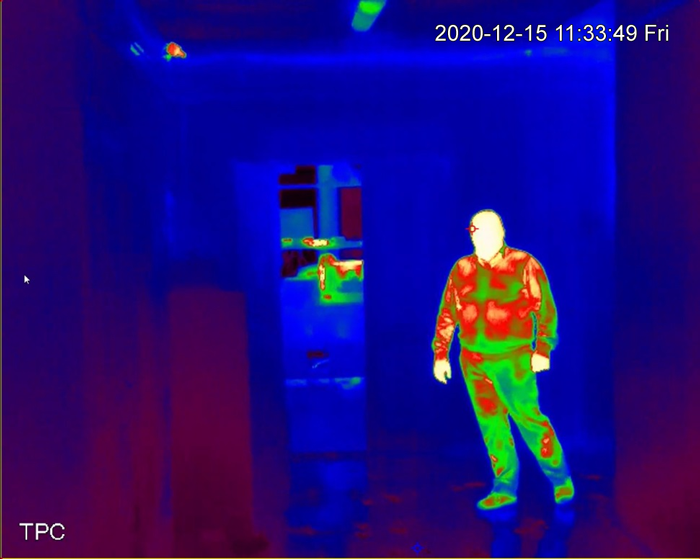 Пример съемки человека тепловизионной камерой